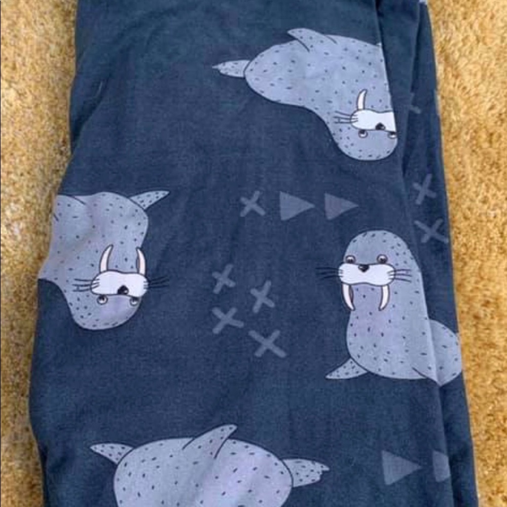 LulaRoe Walrus Leggings